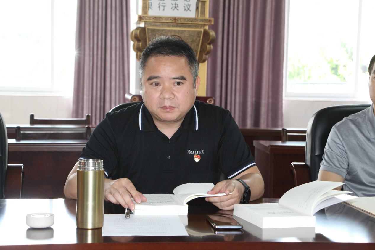 3.学校党委副书记、校长韦鹰交流主题教育学习体会
