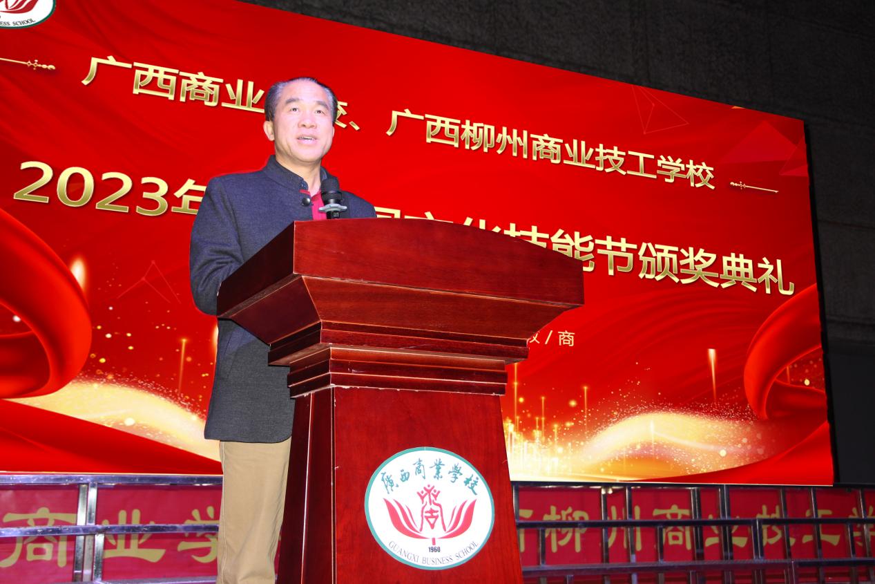 4.学校党委委员、校长助理吕志宁主持发言