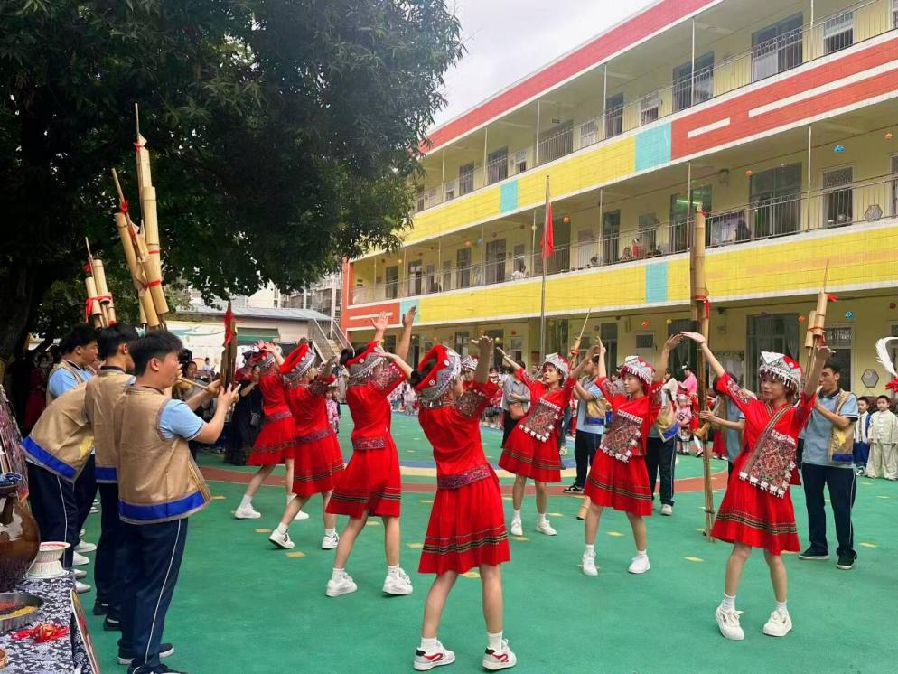 芦笙奏响民族韵，校企共传非遗情