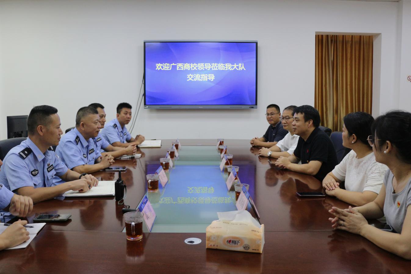 广西商业学校开展八一建军节慰问活动 共叙军民鱼水情